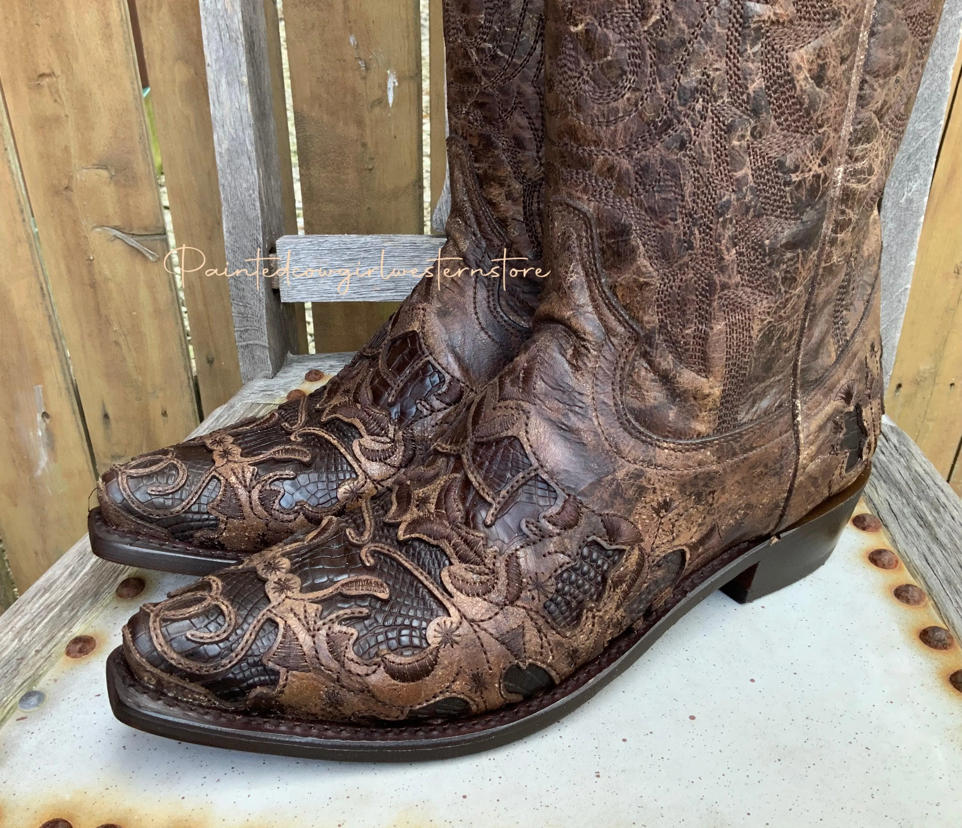 Corral Men's Distressed Brown Alligator Inlay Snip Toe Cowboy Boots A4115