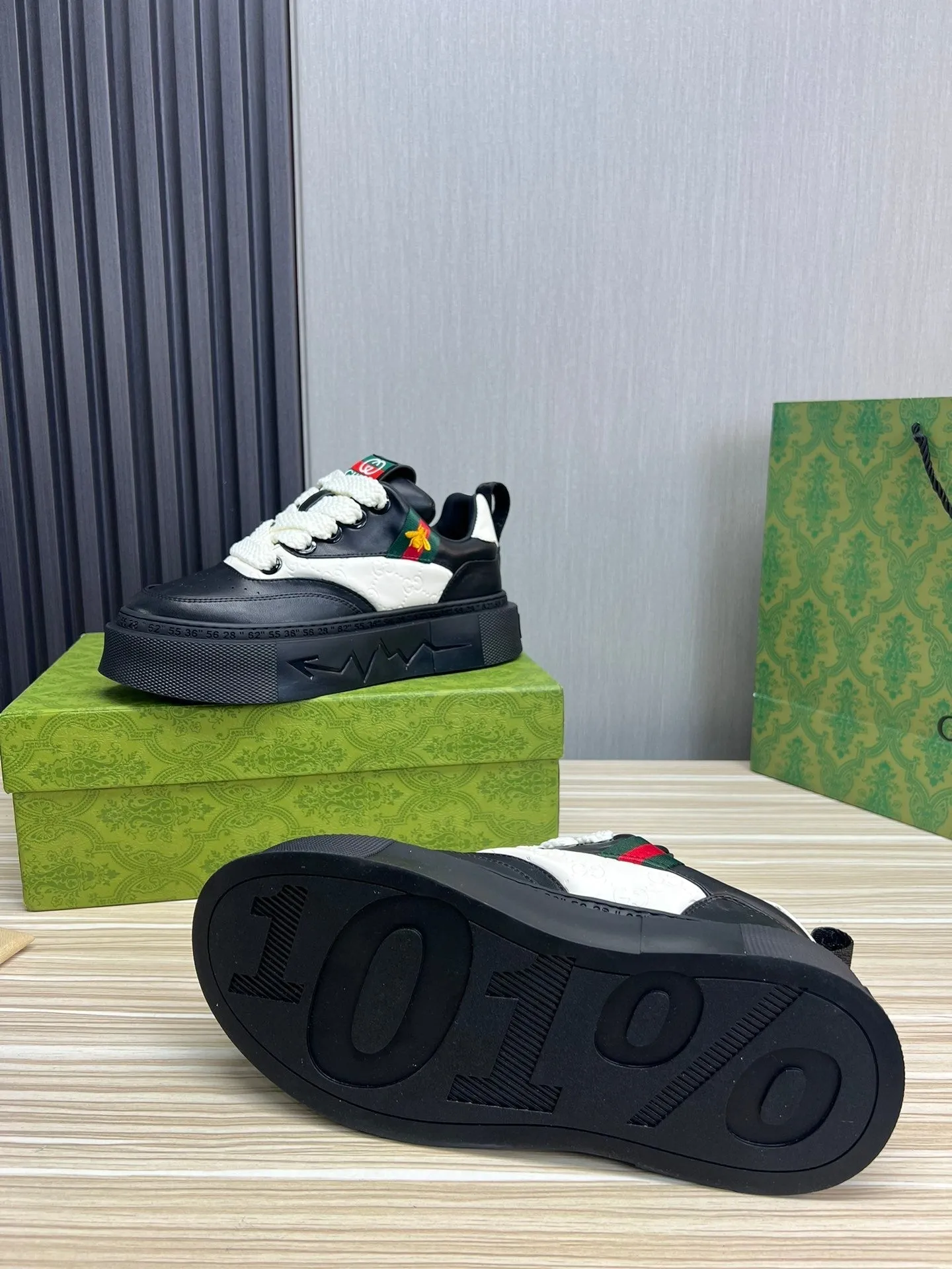 GG SNEAKERS WHITE BLACK