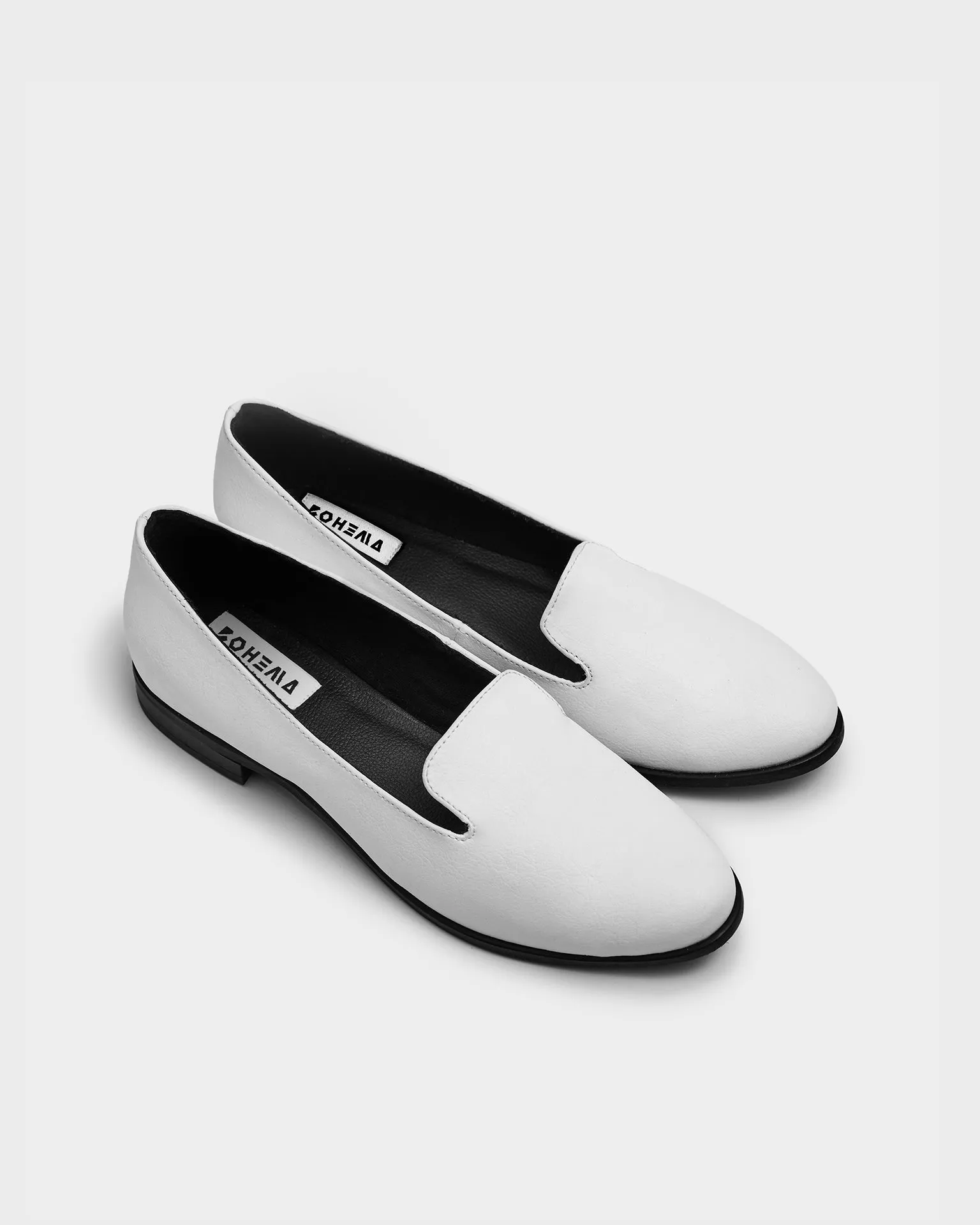 Lords White Loafers made of grape leather Vegea