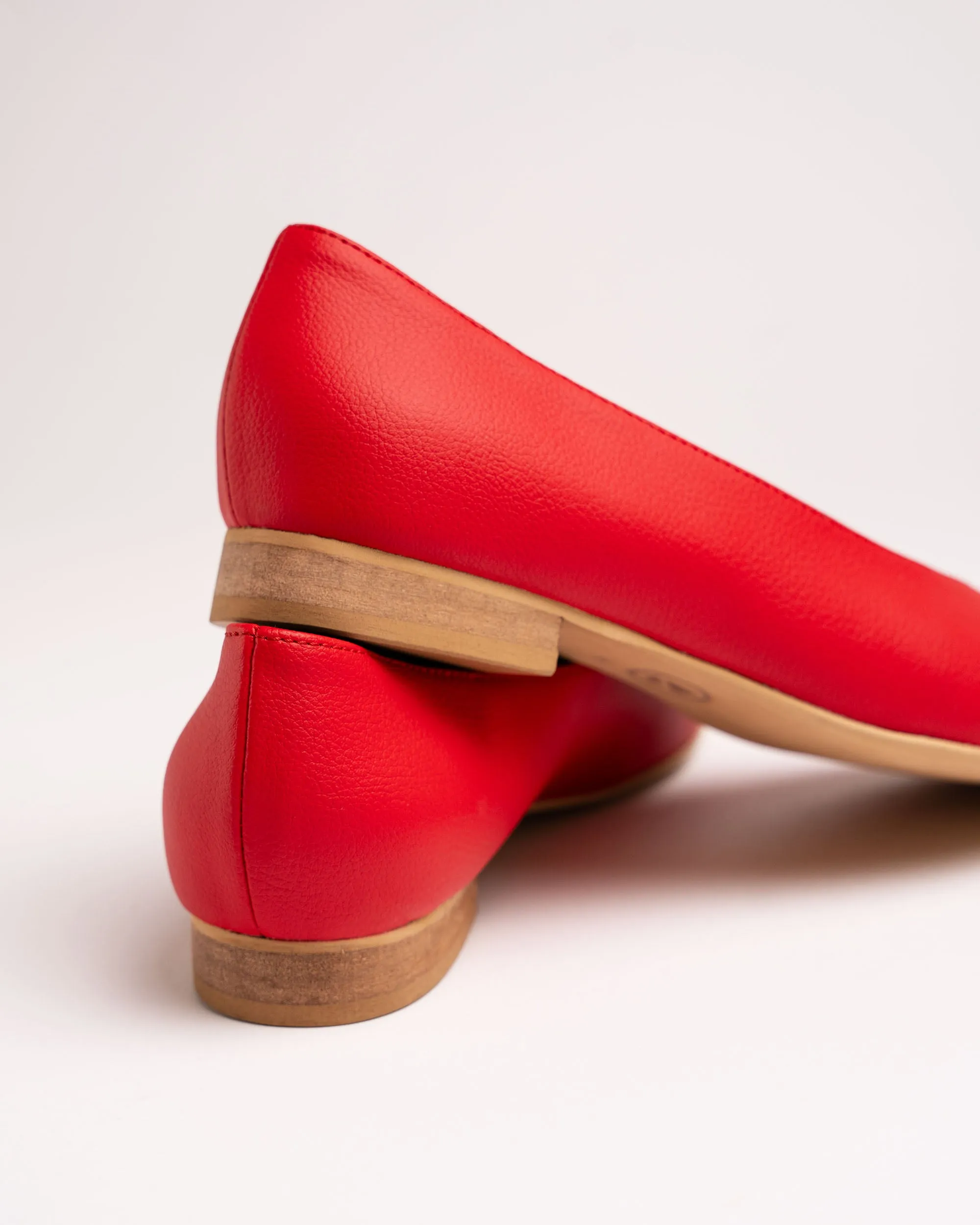 Pumps Red vegan ballerinas made of vegan grape leather Vegea