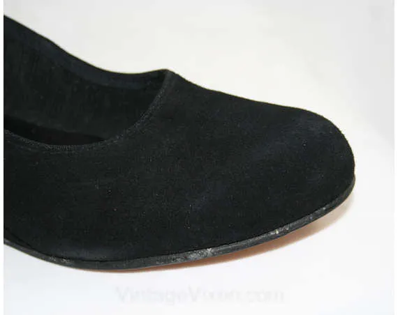 Small Size Shoes - Cute 1950s Black Suede Kitten Heels - Size 4 Low Pumps - 40s 50s Deadstock - Fall Closed Toe - Excellent Condition