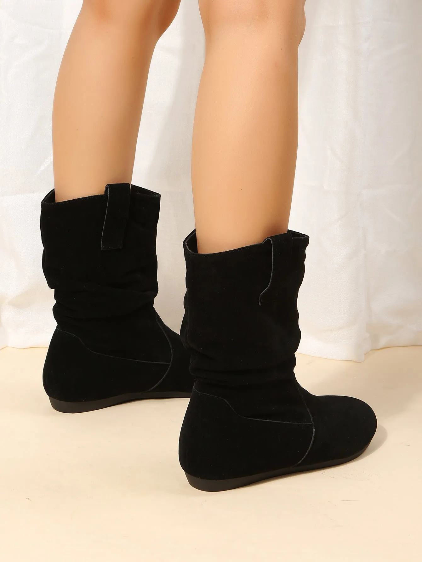 Women's flat slouchy mid calf boots