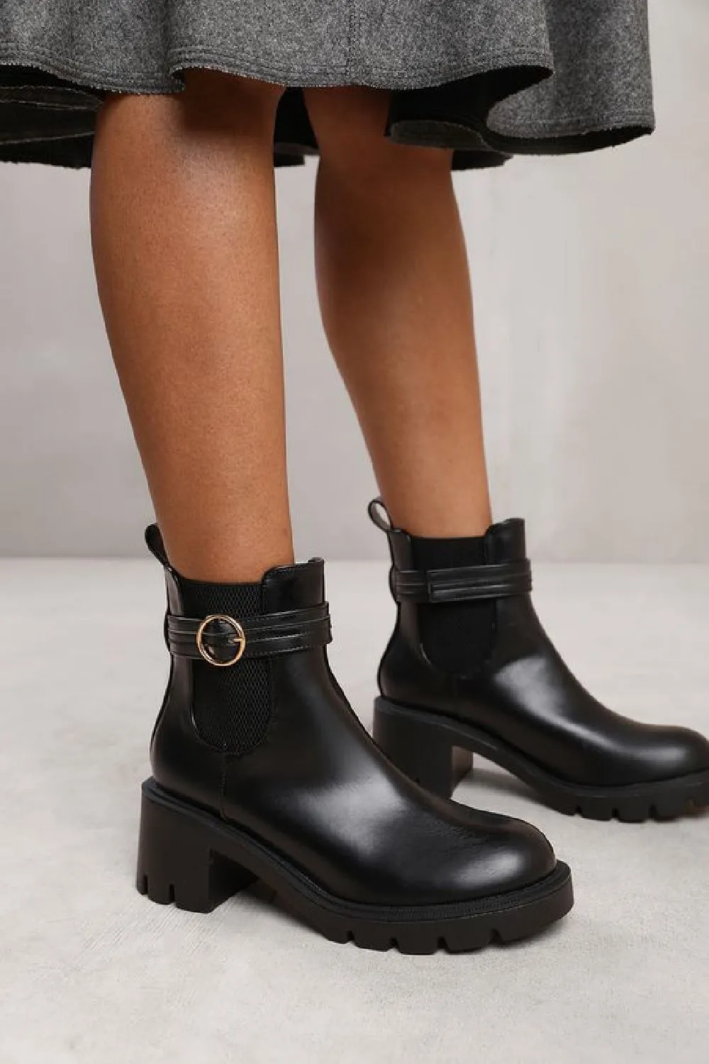 WOMENS MID-HEEL BOOT WITH BUCKLE DETAIL